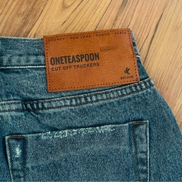 One Teaspoon Bermuda Distressed Denim Shorts Size 26 Cutoff Beach Casual - Picture 8 of 8